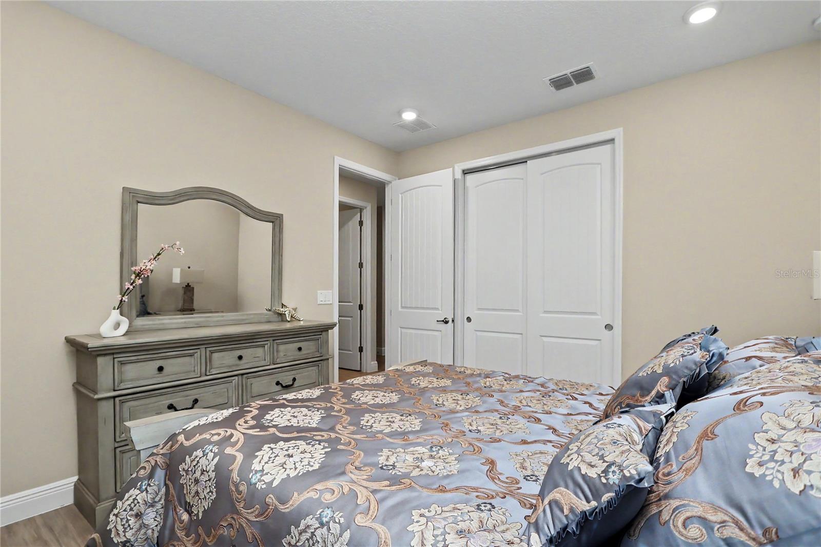 Image 23 of 47 For 9694 79th Loop