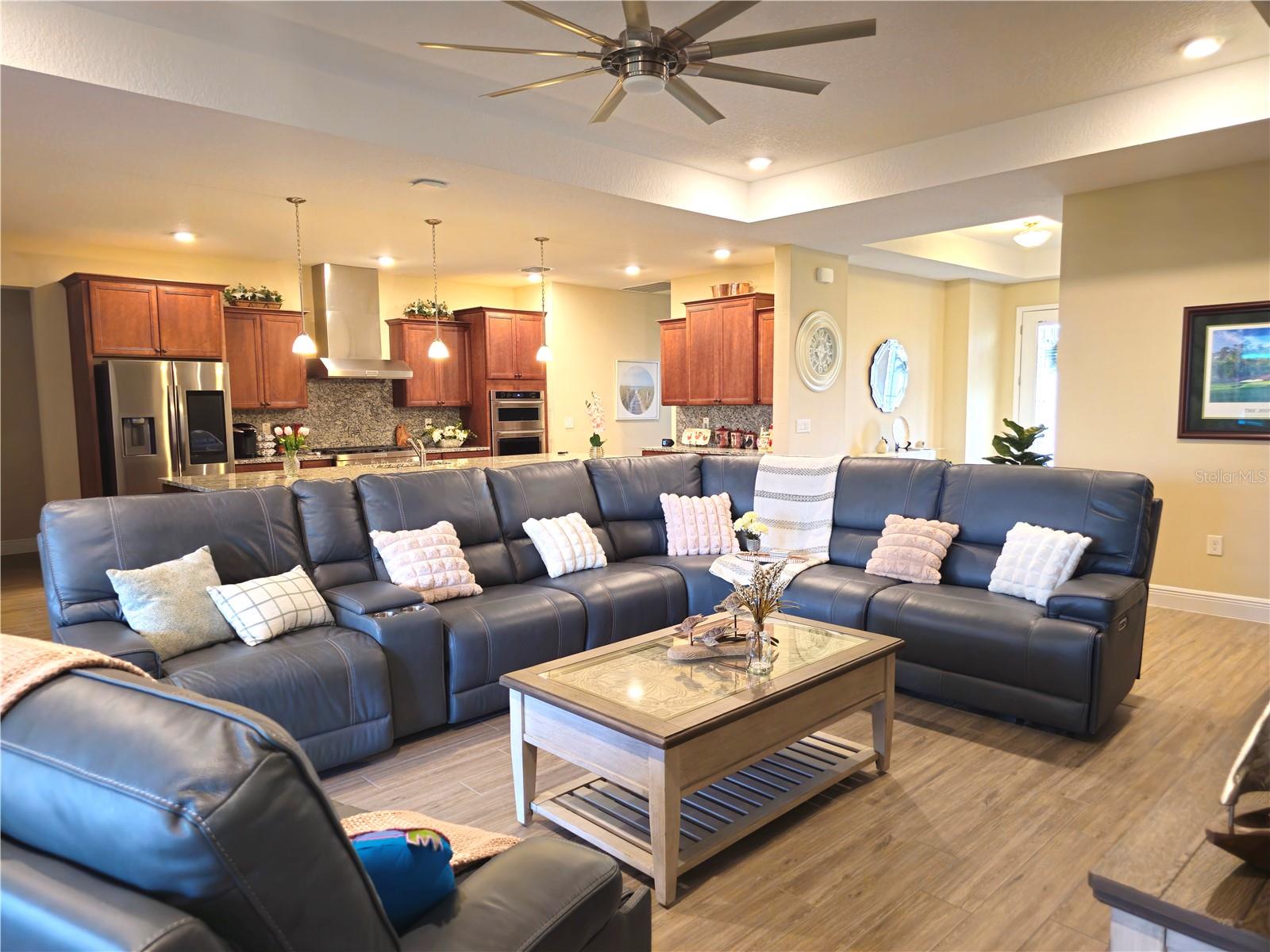 Image 4 of 47 For 9694 79th Loop