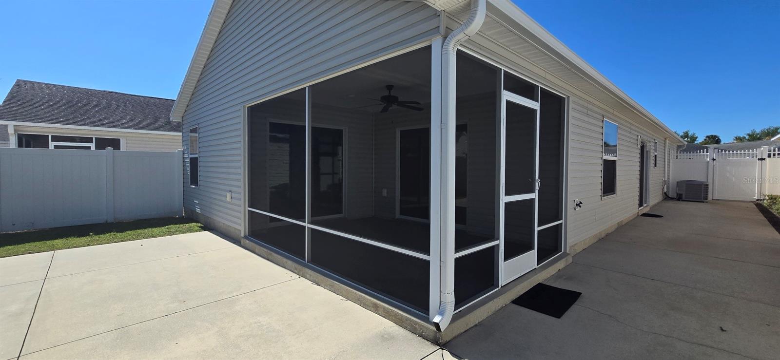 Image 3 of 15 For 2577 Lindewood Street