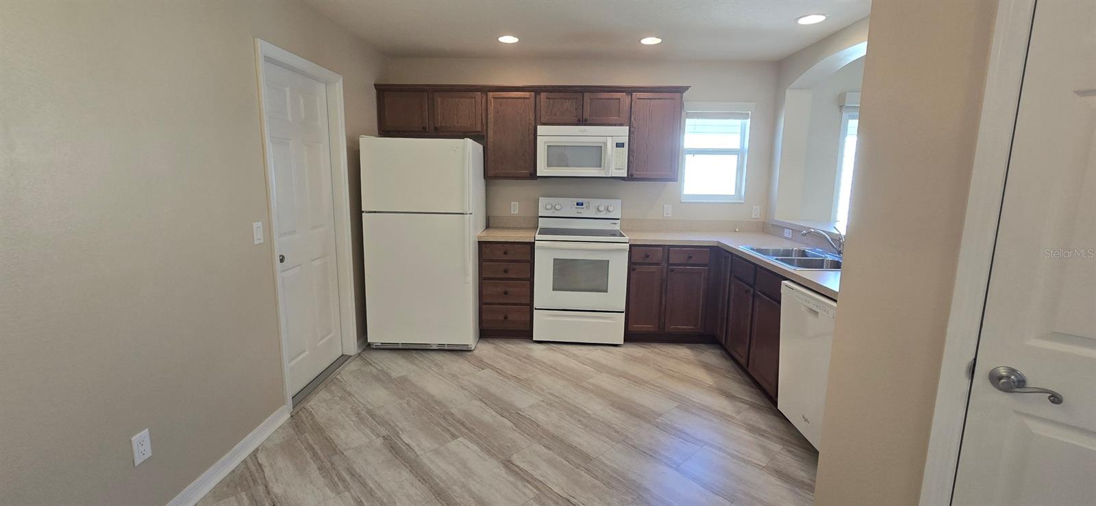 Image 5 of 15 For 2577 Lindewood Street