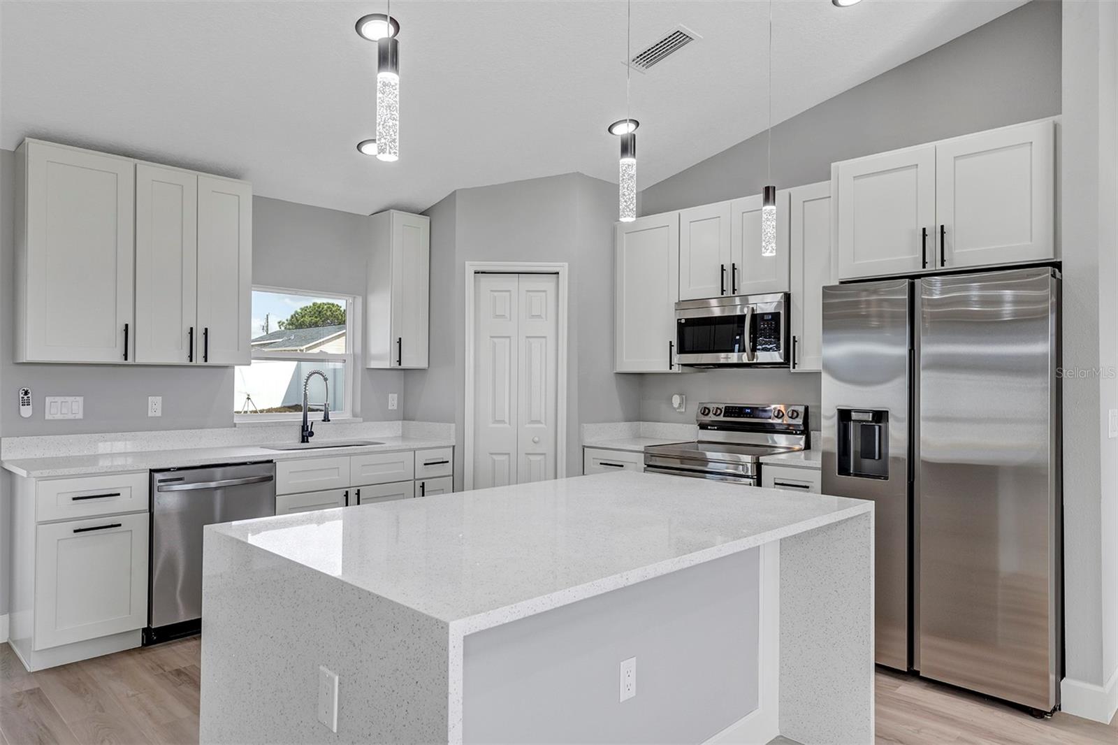 Image 13 of 33 For 13792 42nd Avenue