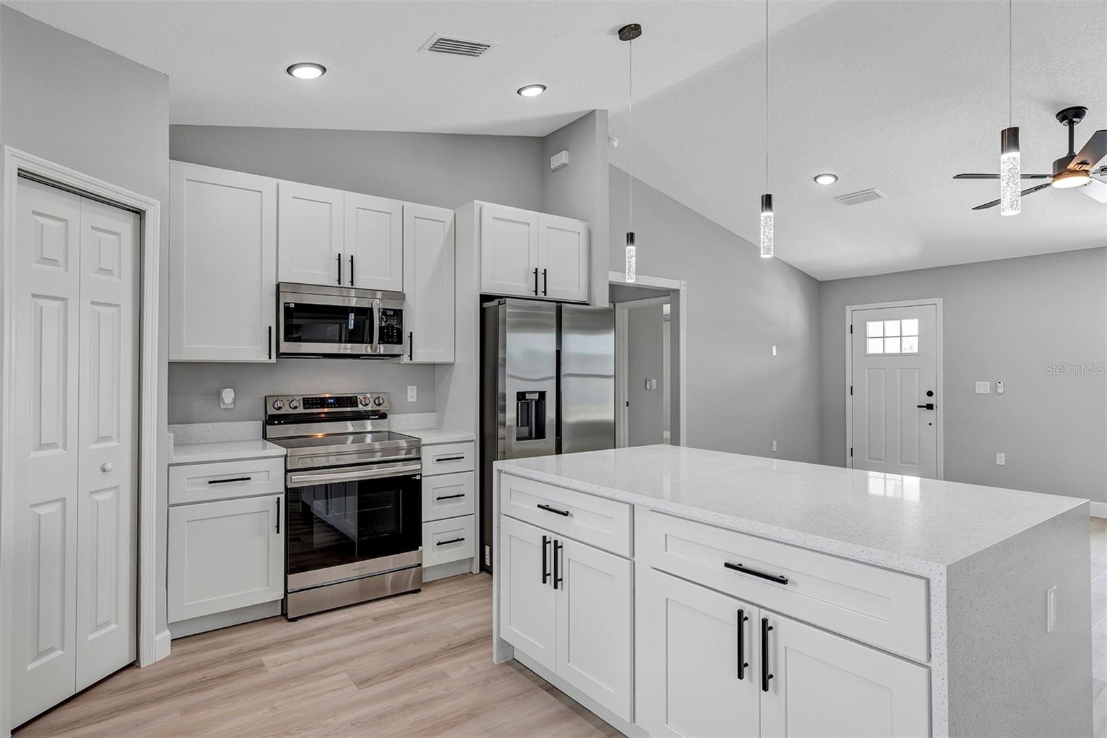 Image 15 of 33 For 13792 42nd Avenue