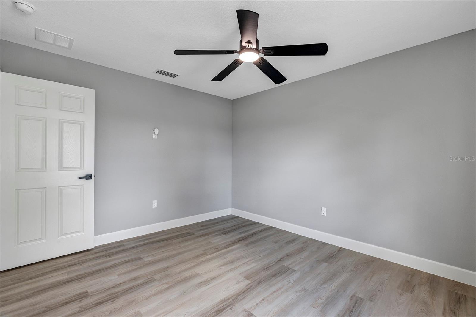 Image 27 of 33 For 13792 42nd Avenue