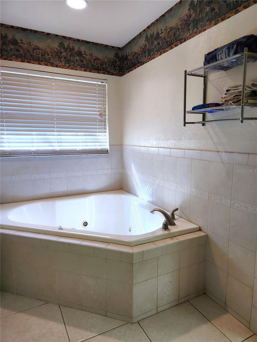 Image 18 of 35 For 400 49th Avenue