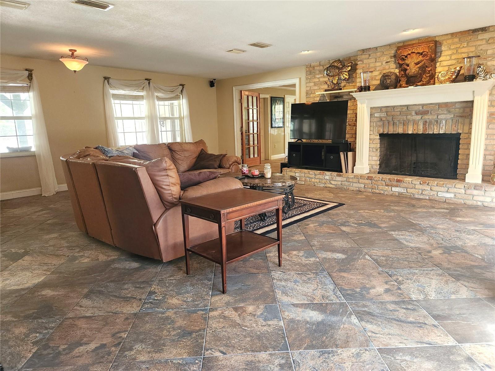 Image 5 of 35 For 400 49th Avenue