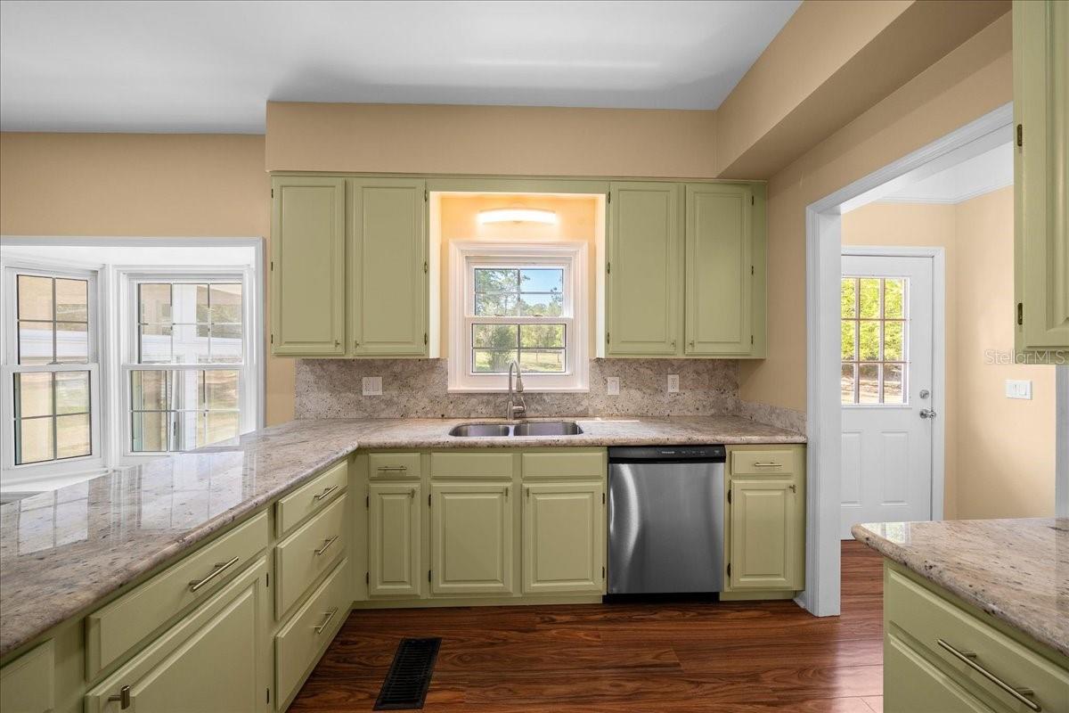 Image 19 of 78 For 7808 75th Street