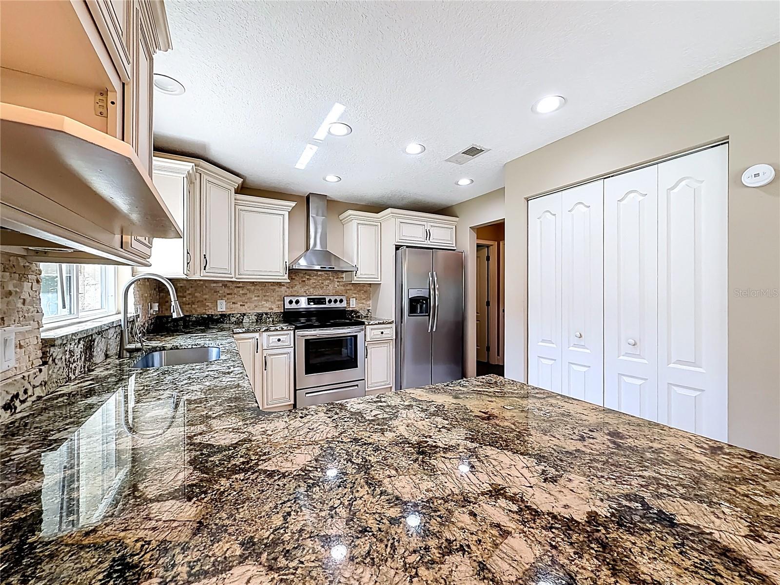 Image 19 of 66 For 363 Kensington Avenue