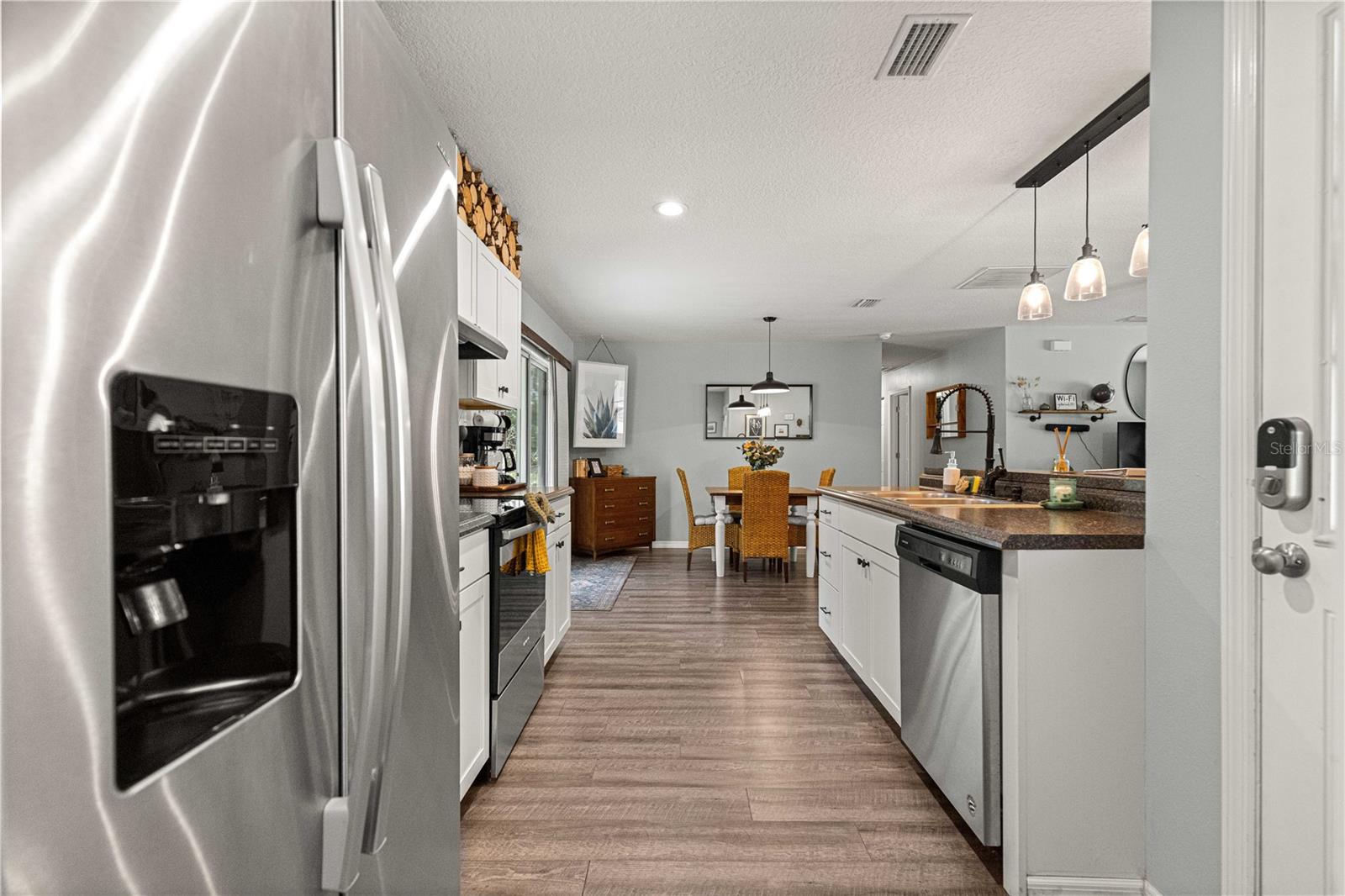 Image 11 of 34 For 6353 52nd Avenue