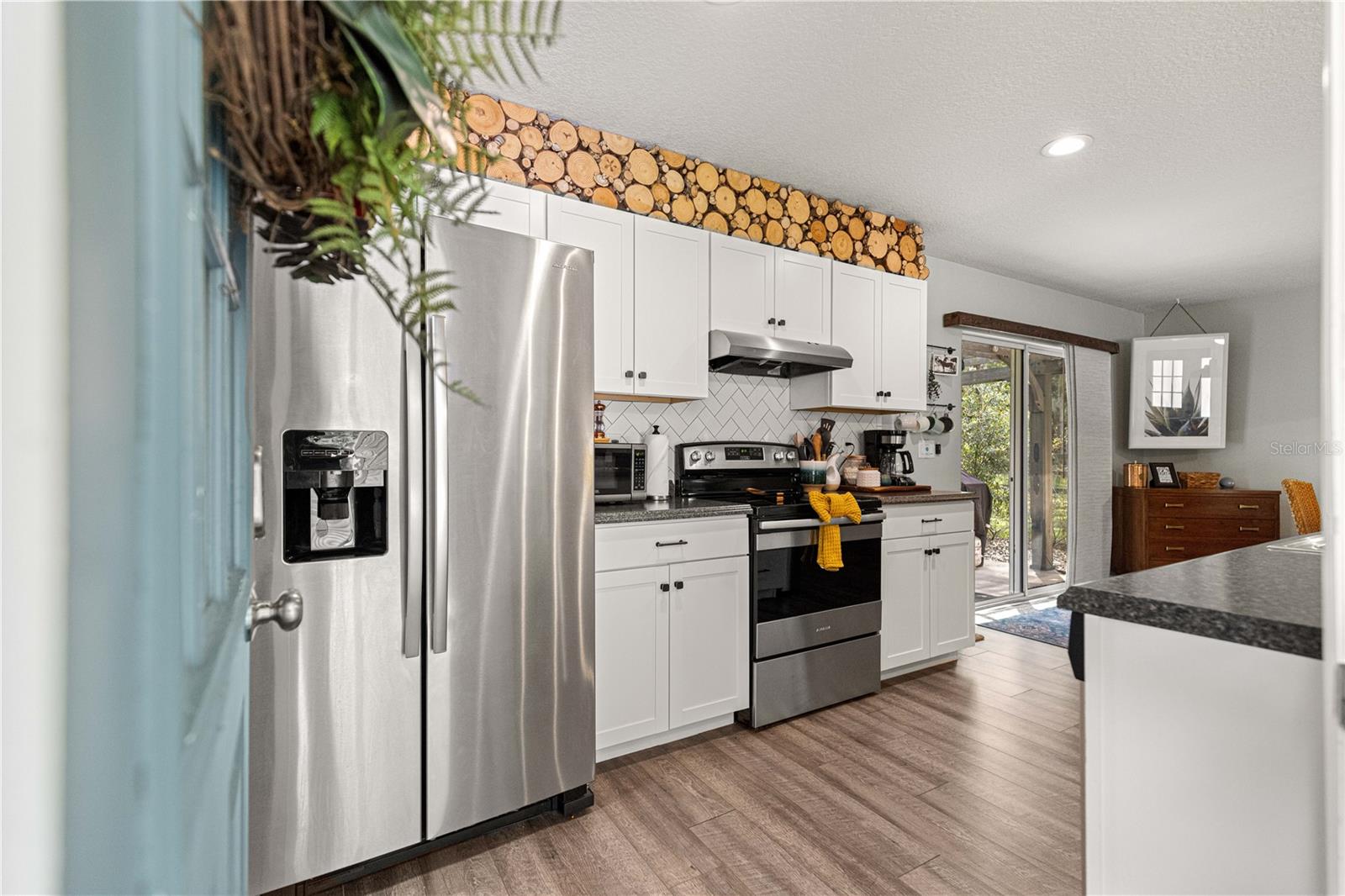 Image 12 of 34 For 6353 52nd Avenue