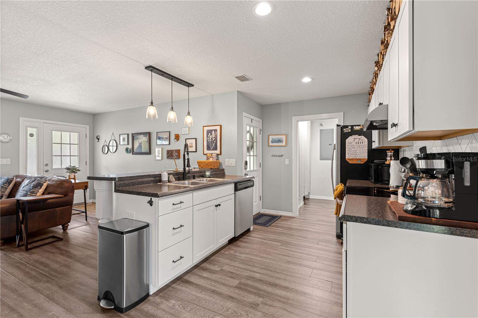 Image 13 of 34 For 6353 52nd Avenue