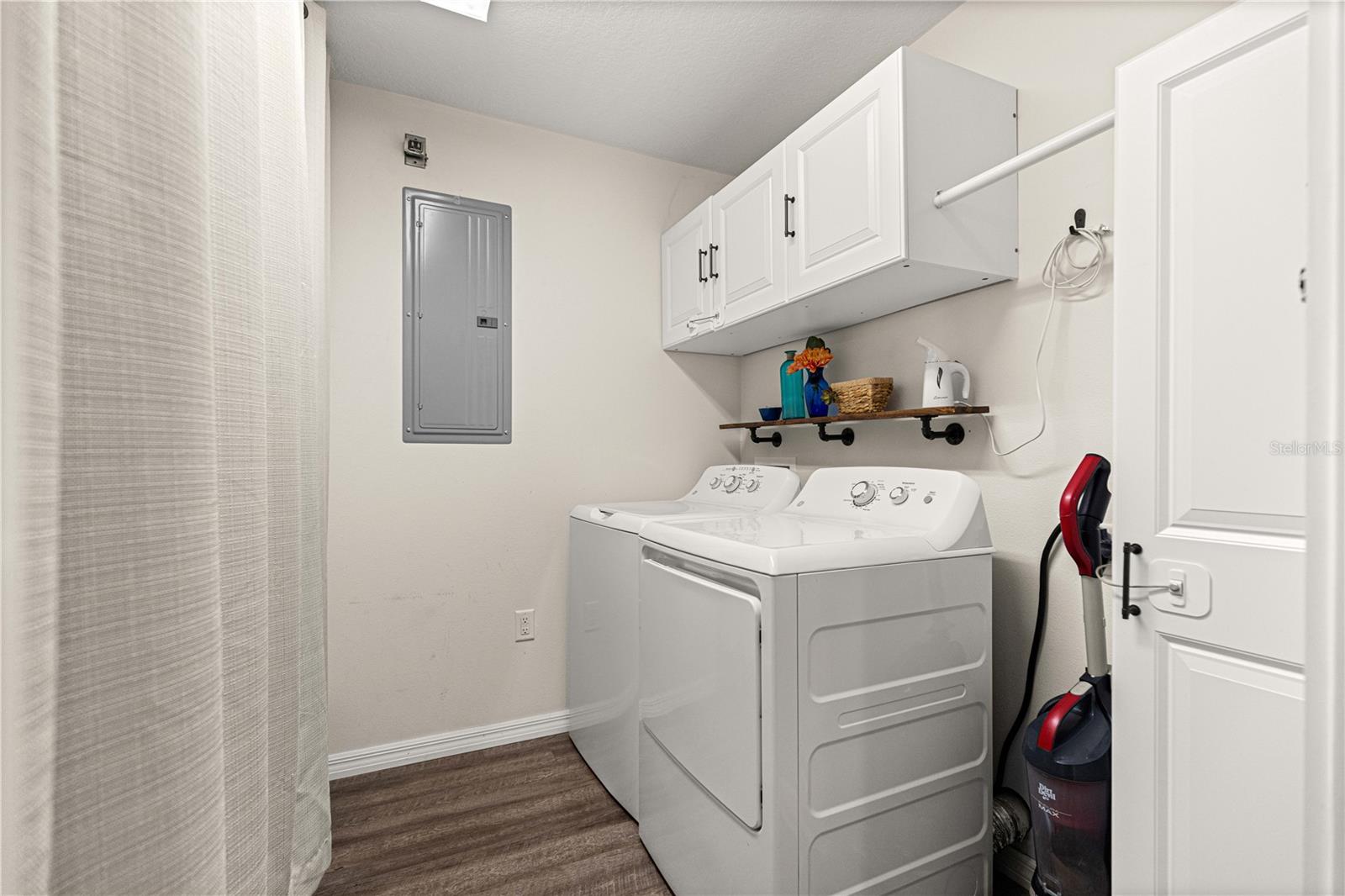 Image 15 of 34 For 6353 52nd Avenue