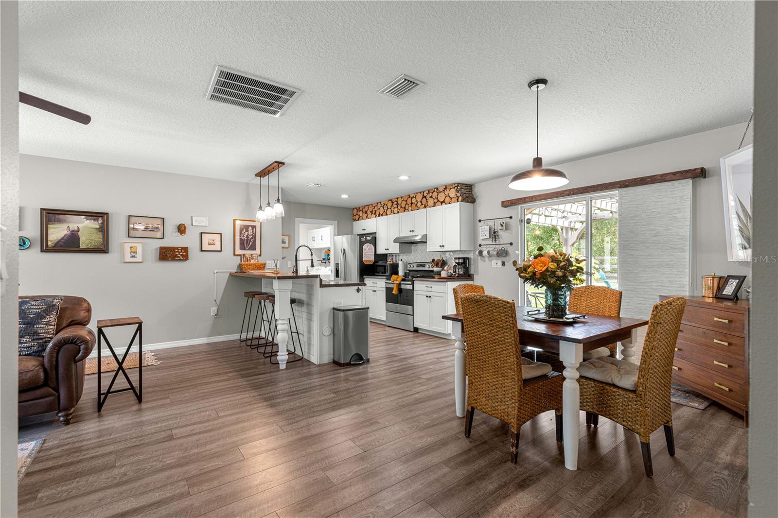 Image 18 of 34 For 6353 52nd Avenue