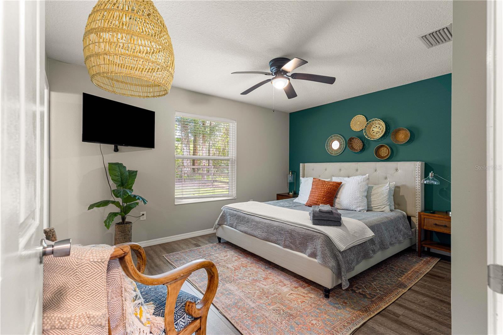 Image 25 of 34 For 6353 52nd Avenue