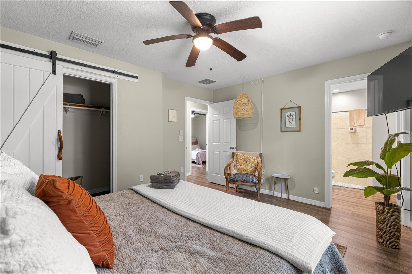 Image 27 of 34 For 6353 52nd Avenue