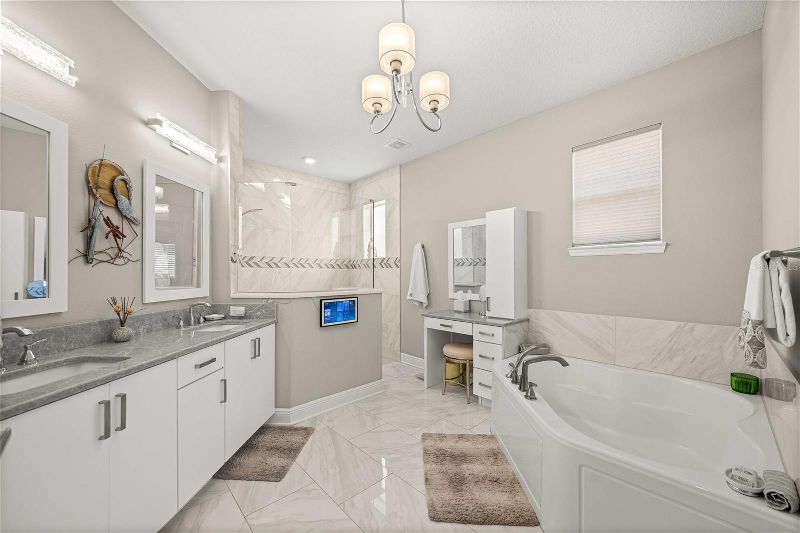 Image 21 of 50 For 8425 93rd Circle