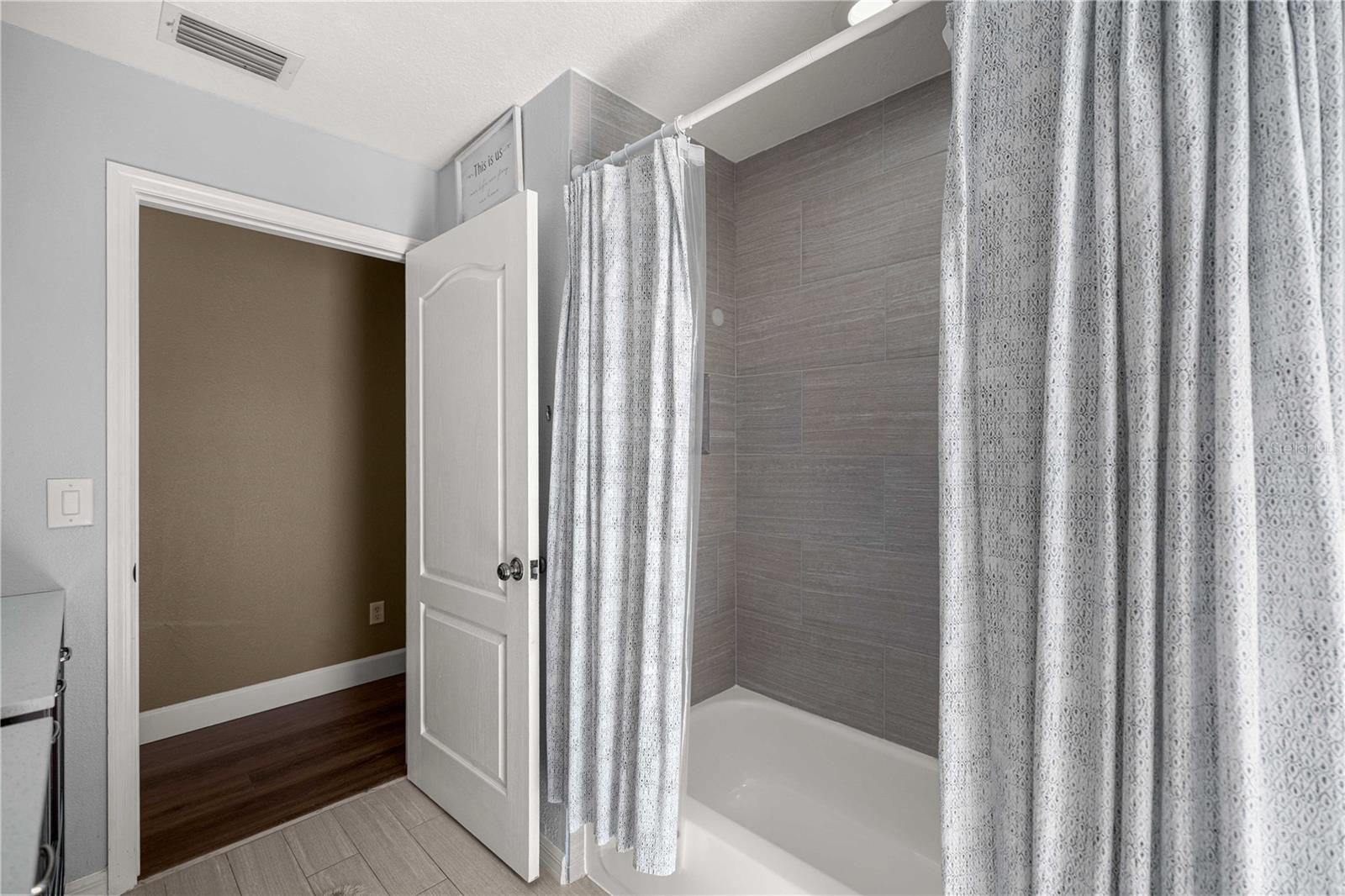 Image 23 of 46 For 5078 107th Loop