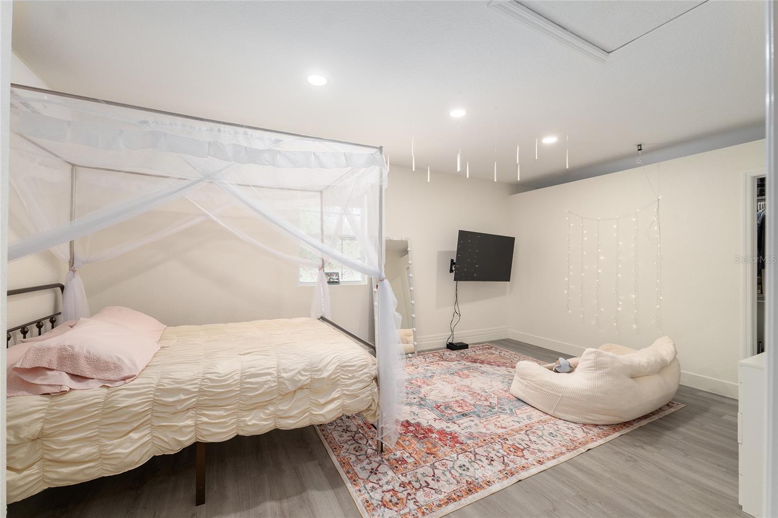 Image 35 of 88 For 20264 69th Place