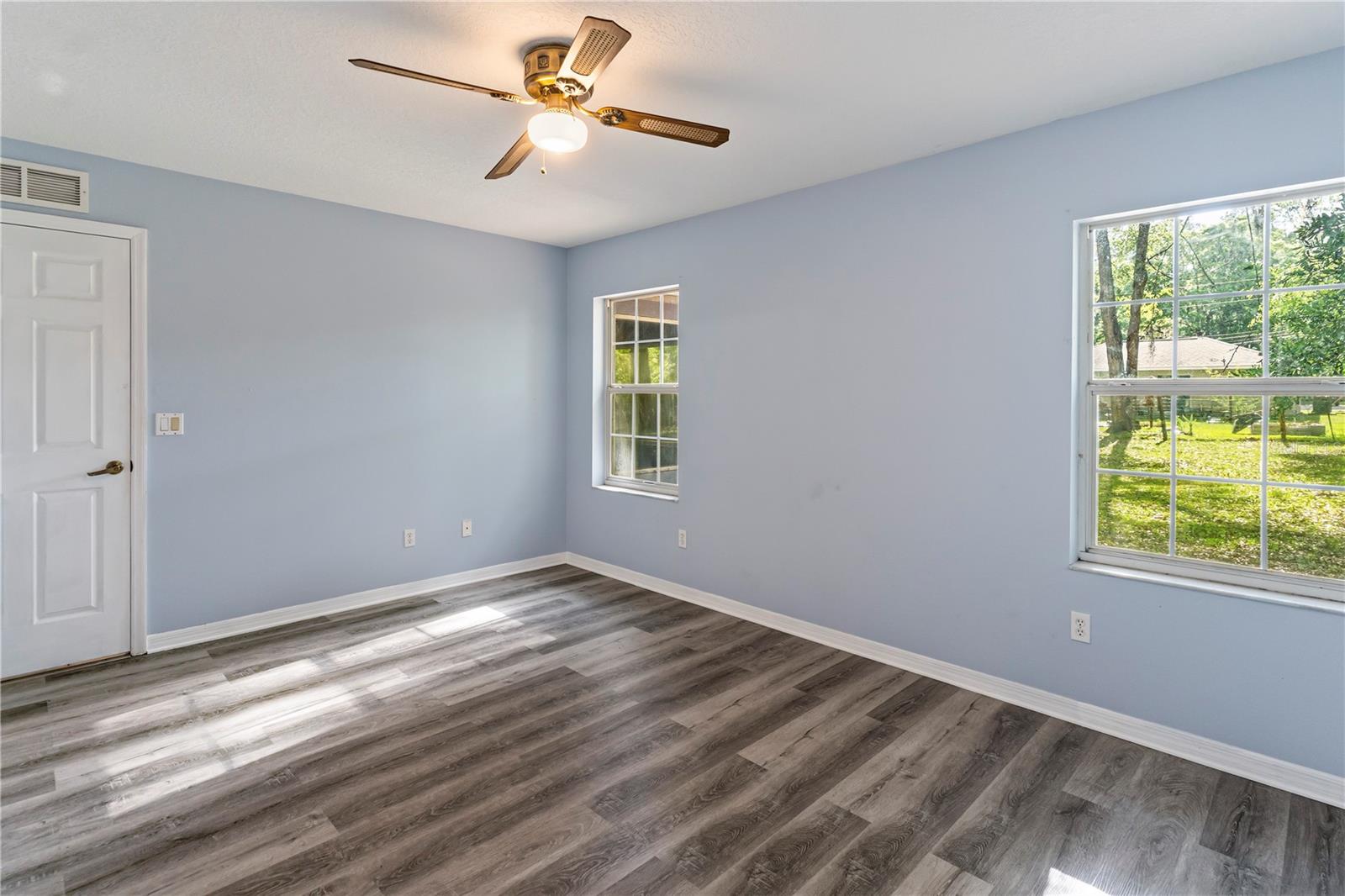Image 13 of 20 For 5542 60th Terrace
