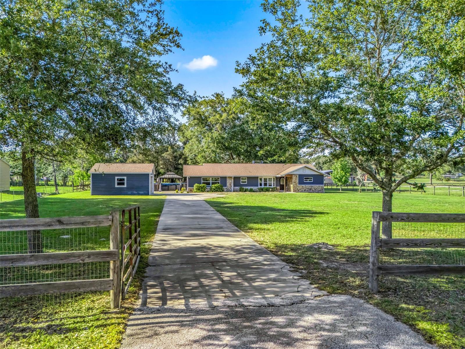 Details for 2405 157th Lane Road, SUMMERFIELD, FL 34491