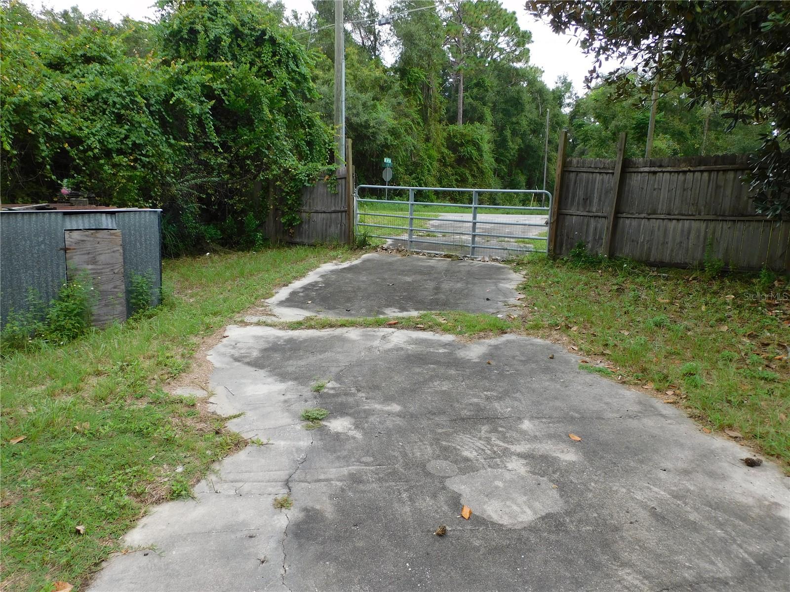 Image 23 of 36 For 16900 Fort King Street