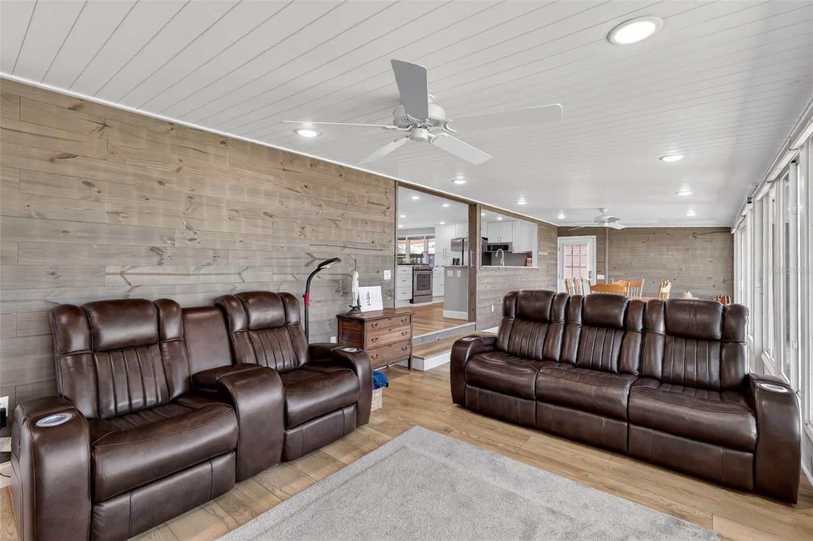 Image 13 of 34 For 1015 Southland Drive