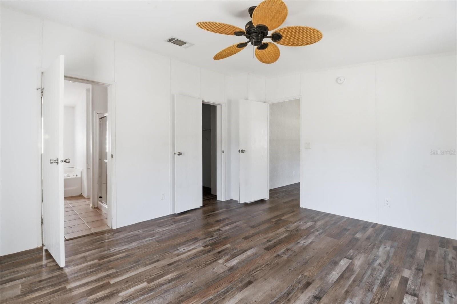 Image 12 of 45 For 5292 Bayliner Street