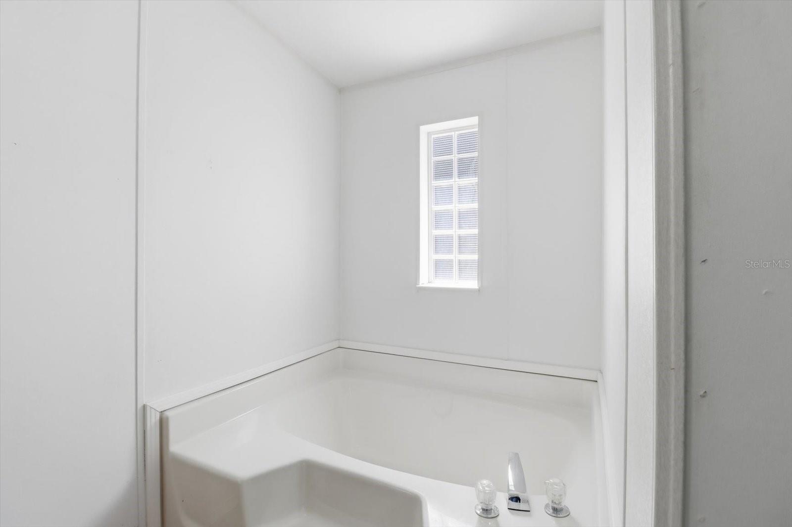 Image 16 of 45 For 5292 Bayliner Street