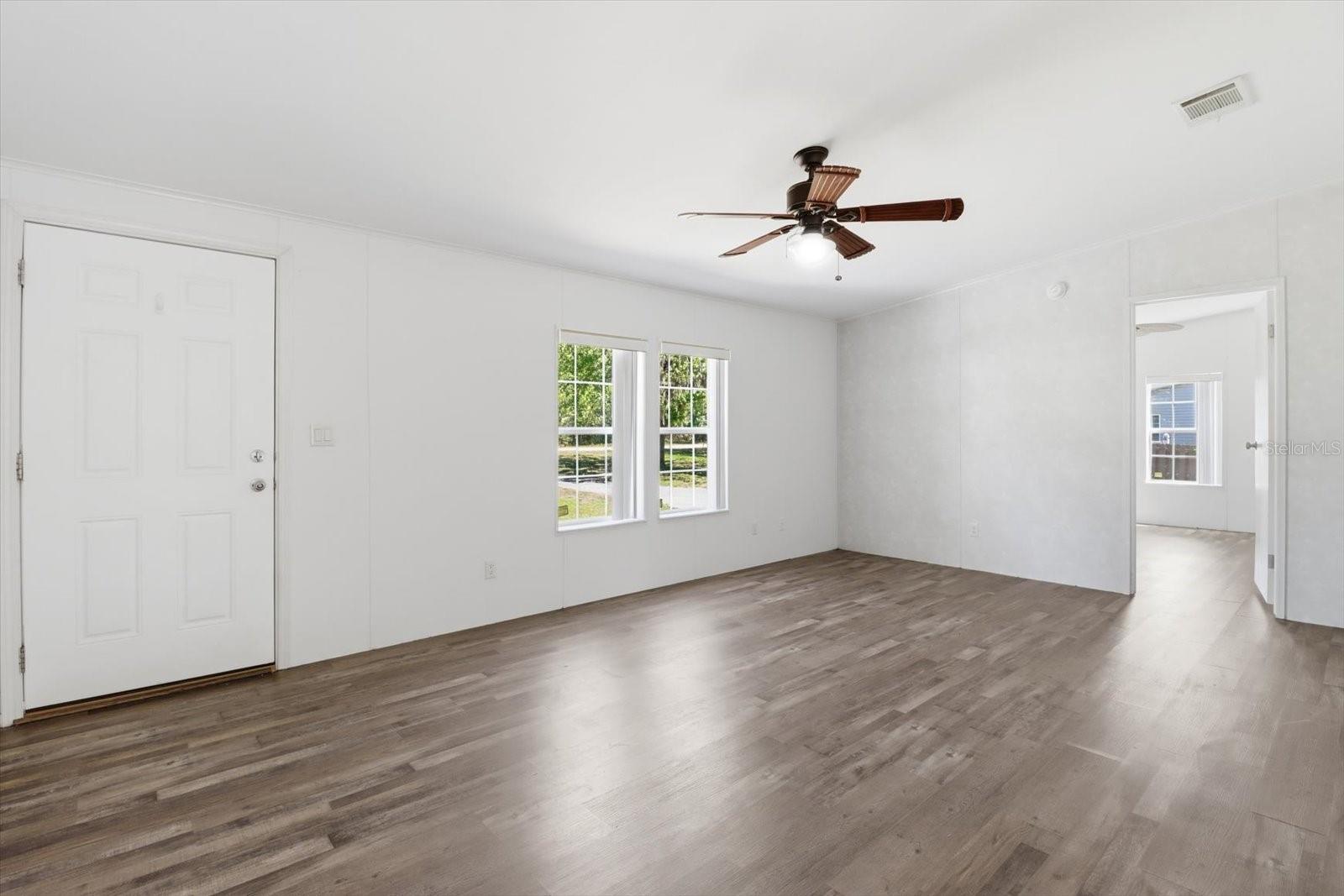 Image 8 of 45 For 5292 Bayliner Street