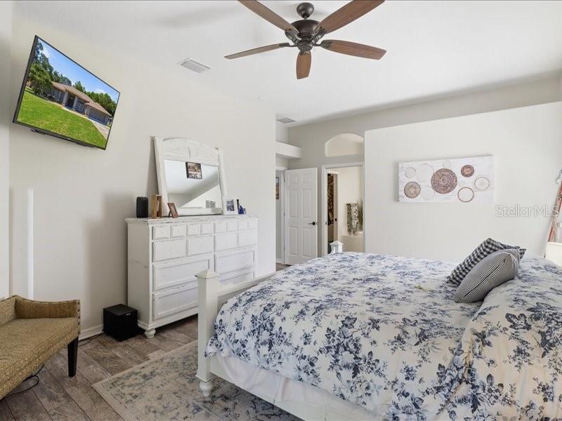 Image 26 of 45 For 35 Cypress Boulevard E