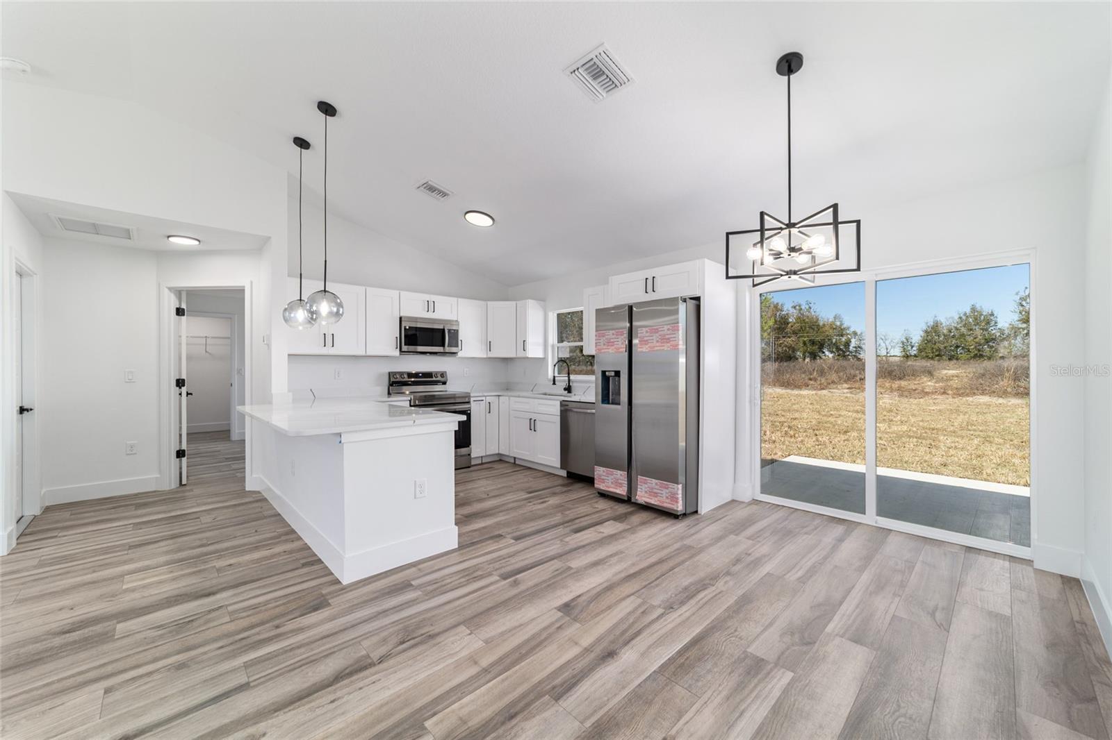 Image 14 of 31 For 13869 101 Street