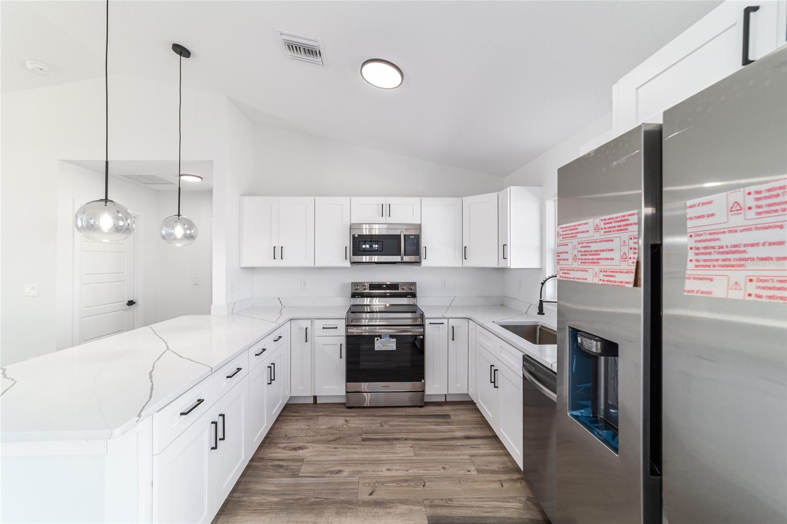 Image 19 of 31 For 13869 101 Street