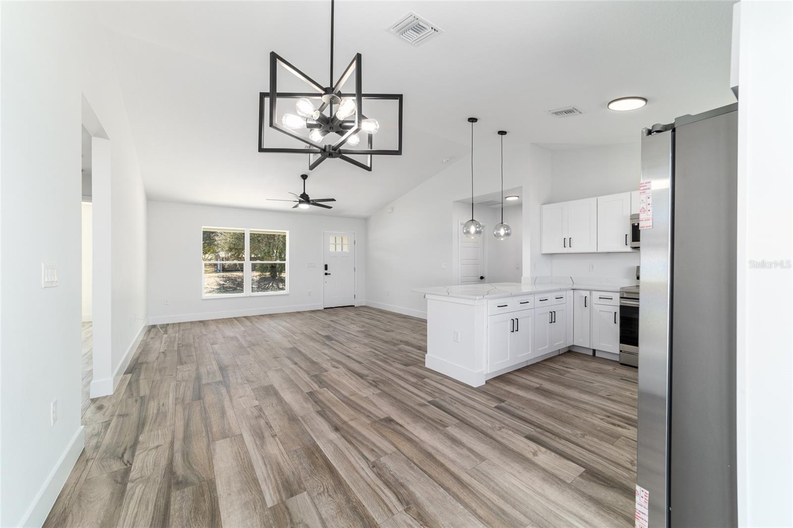 Image 20 of 31 For 13869 101 Street