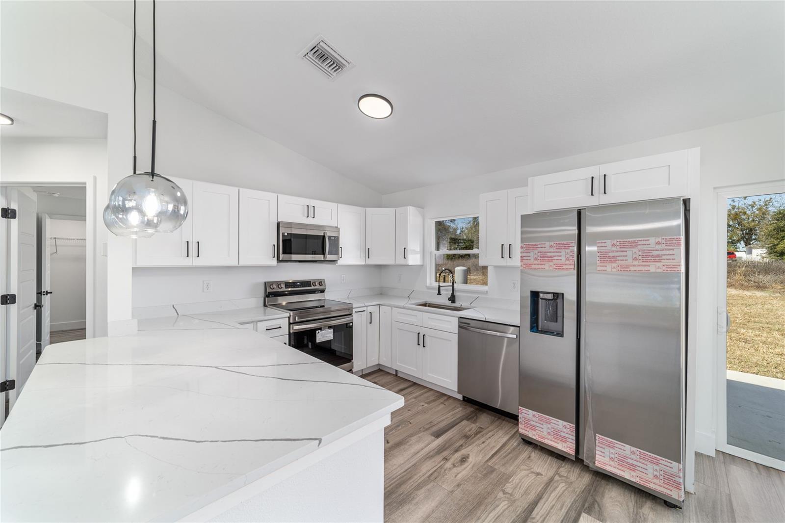 Image 21 of 31 For 13869 101 Street