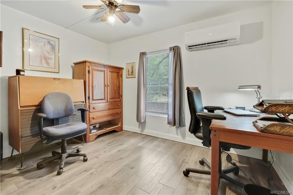 Image 26 of 51 For 27170 Townsend Boulevard