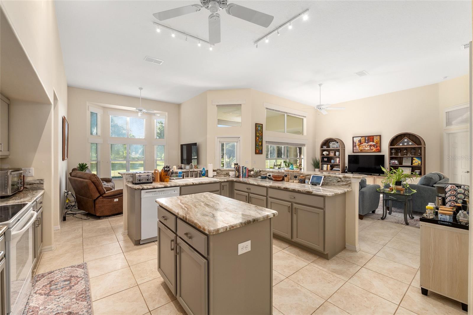 Image 20 of 80 For 10801 Sw 71st Ave