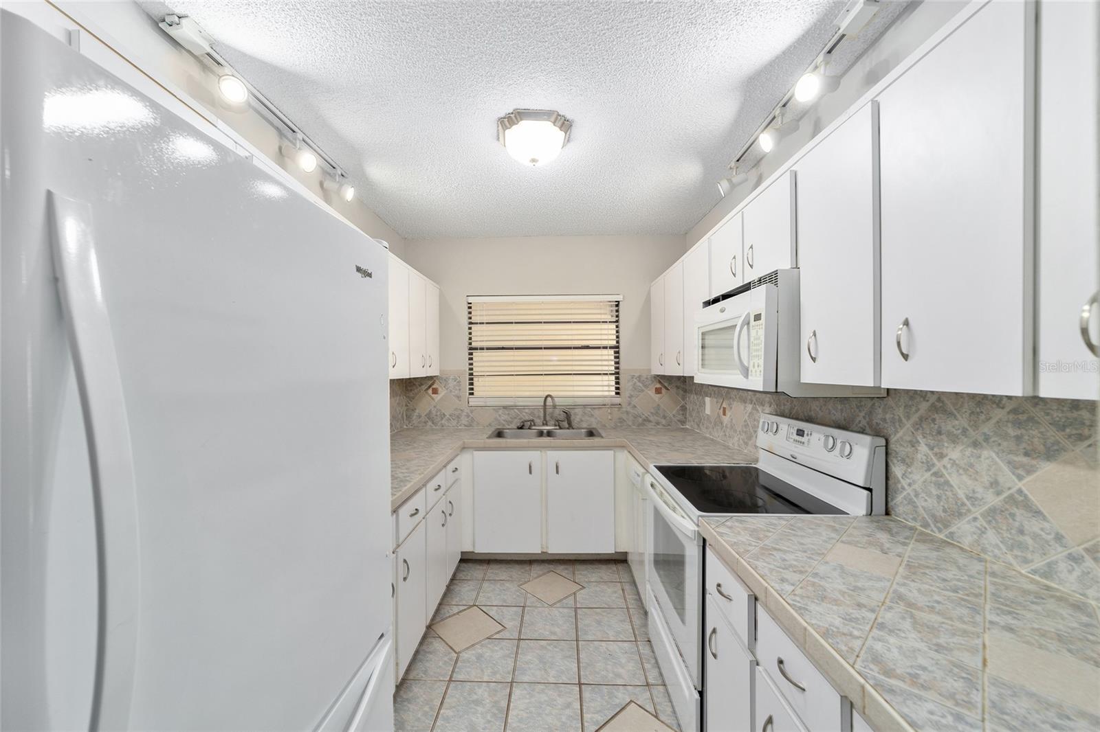 Image 13 of 43 For 3401 Fort King Street 202