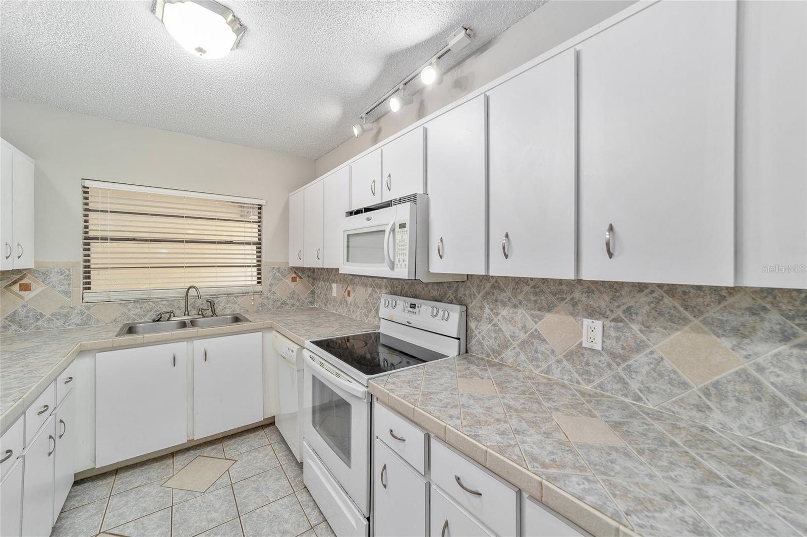 Image 14 of 43 For 3401 Fort King Street 202