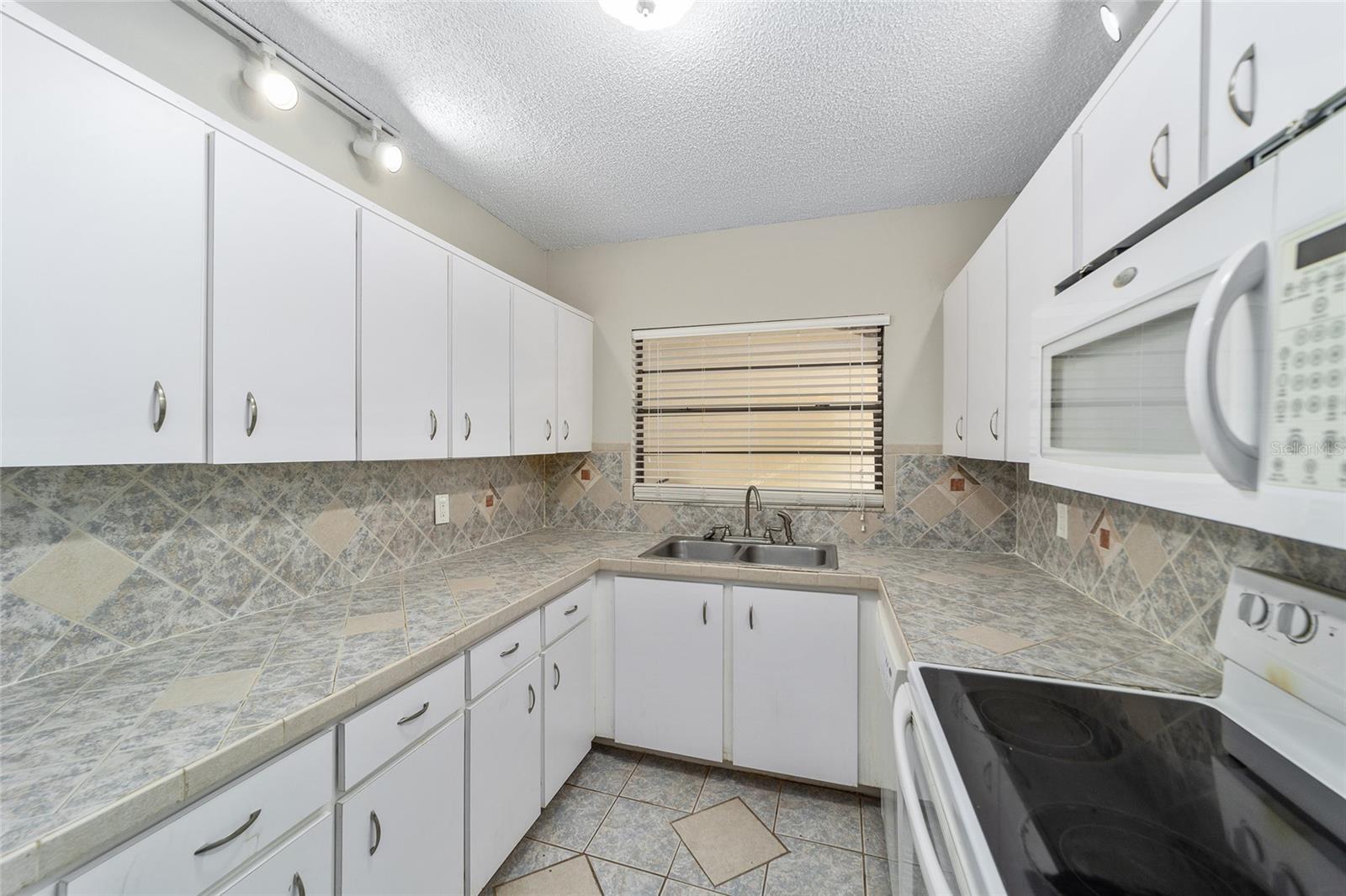 Image 15 of 43 For 3401 Fort King Street 202