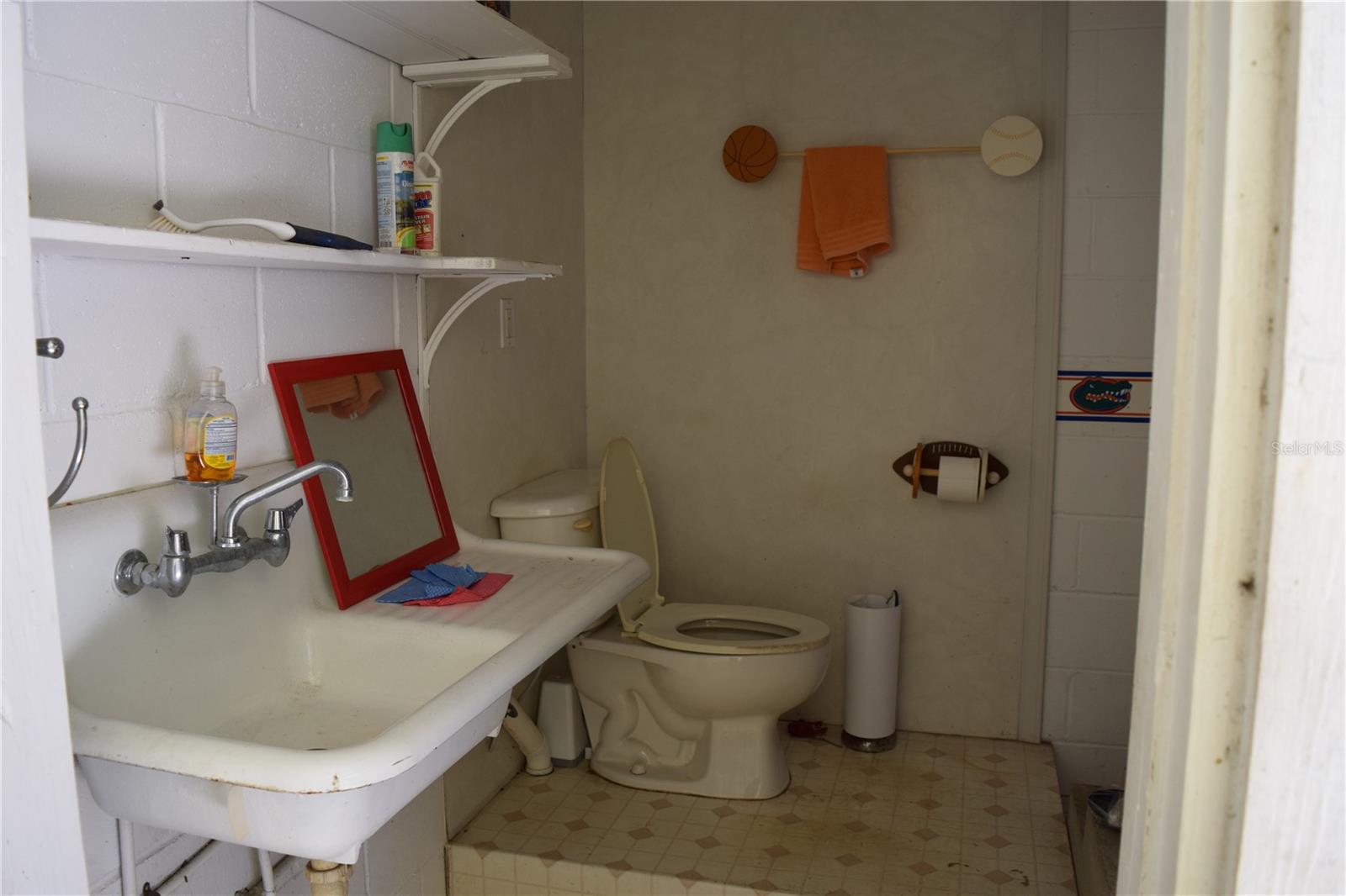 Image 33 of 35 For 121 Aweema Way