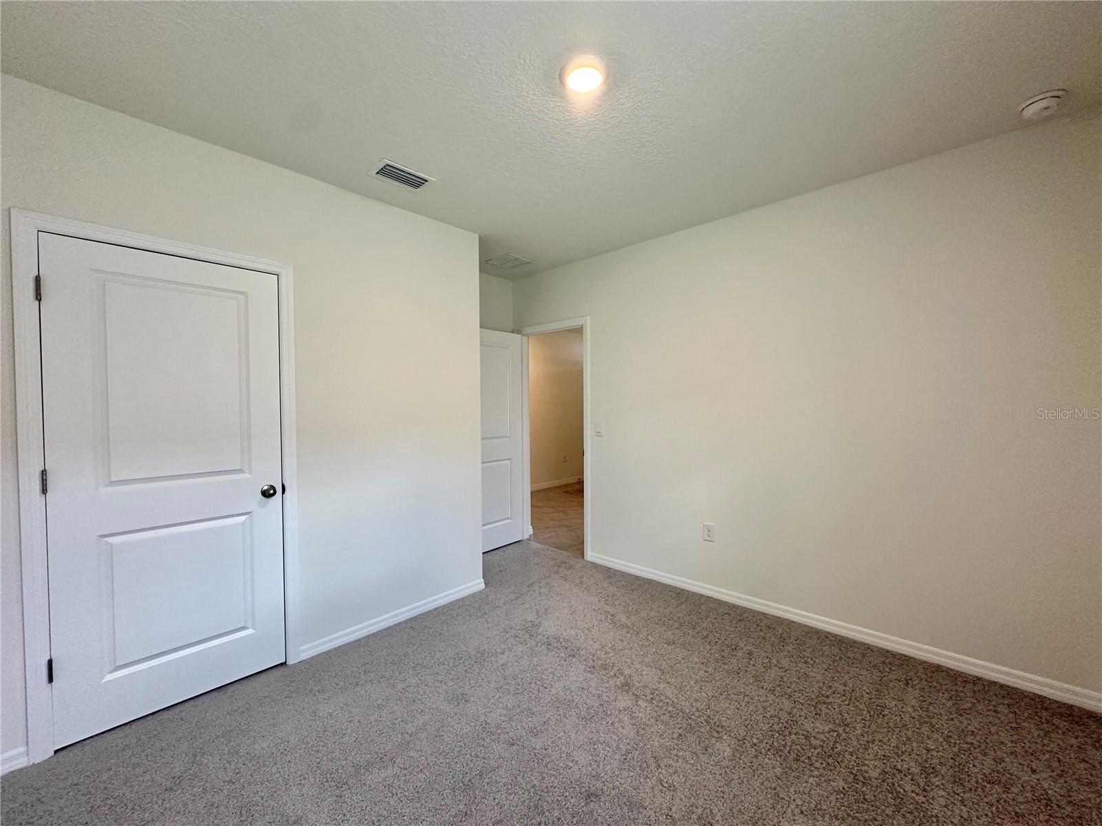 Image 17 of 22 For 19 Hickory Course Radial