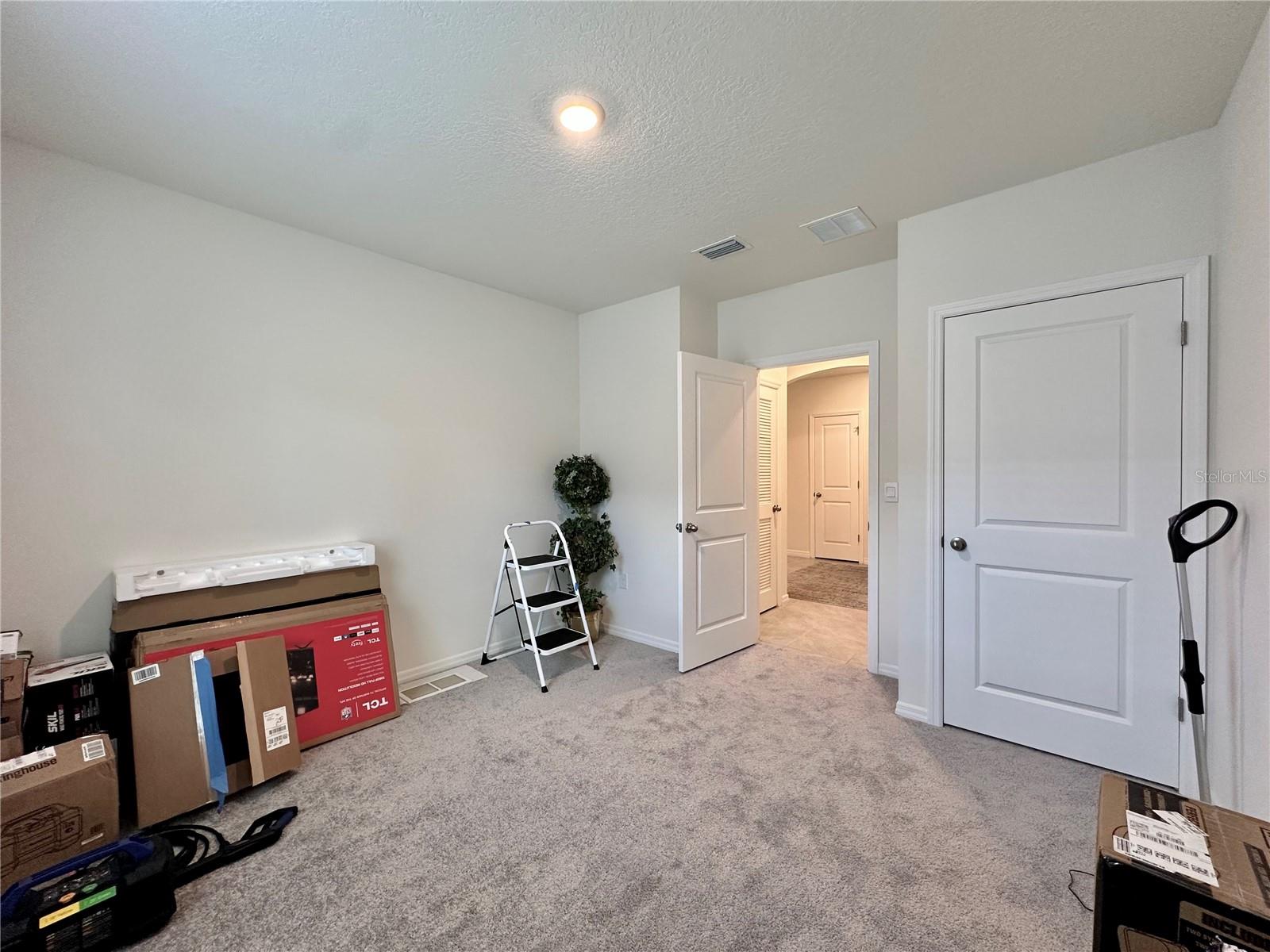 Image 19 of 22 For 19 Hickory Course Radial