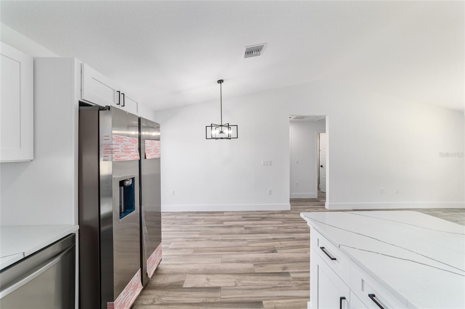 Image 10 of 31 For 13873 101 Street