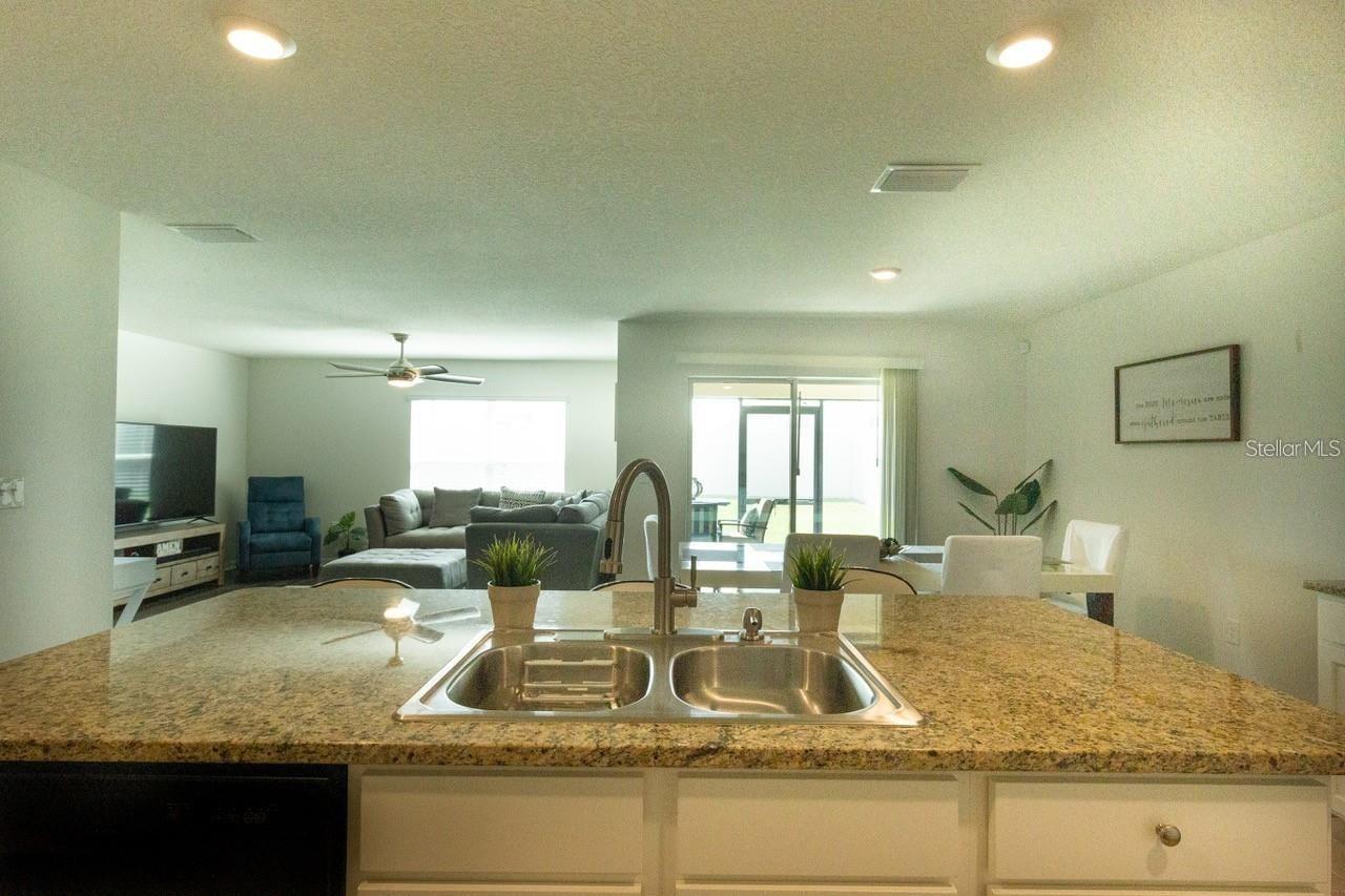 Listing photo id 8 for 8687 49  