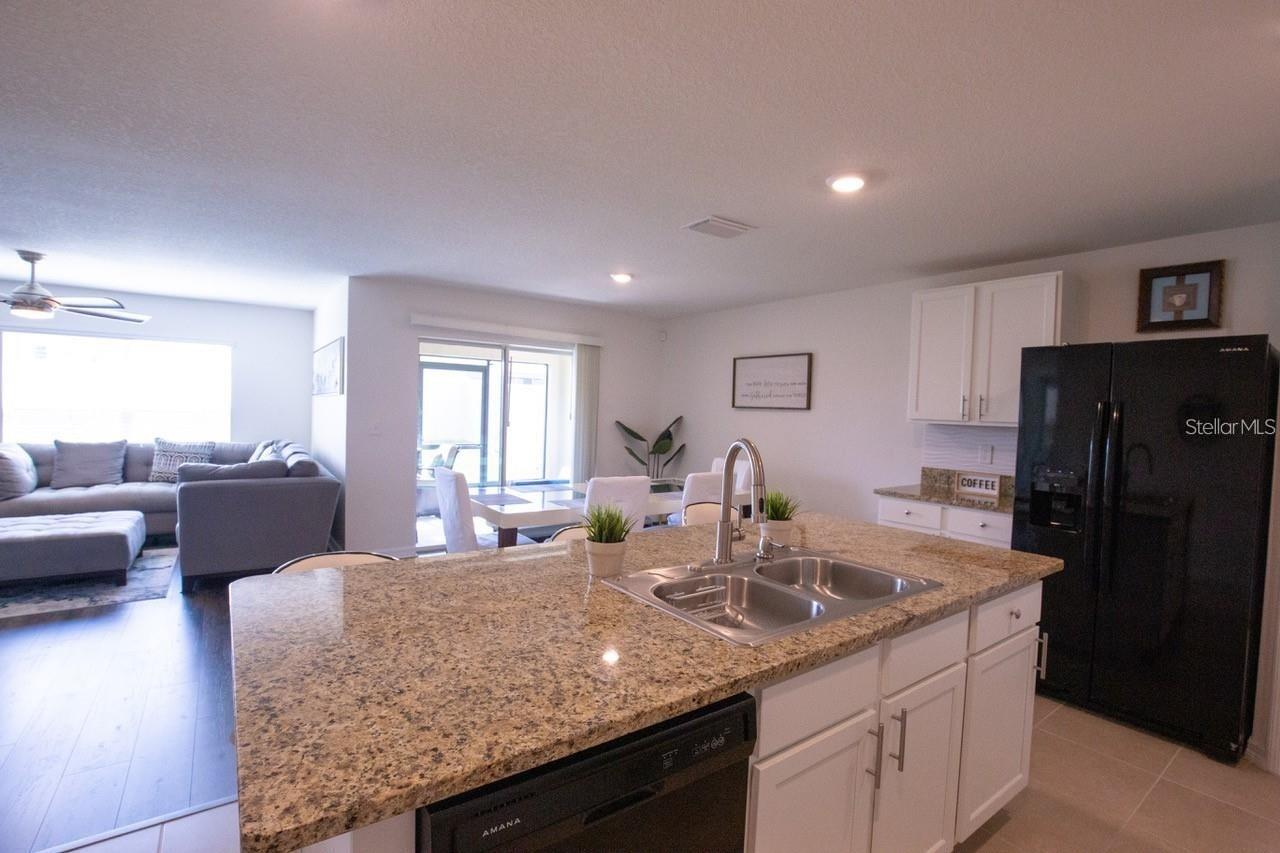 Listing photo id 9 for 8687 49  