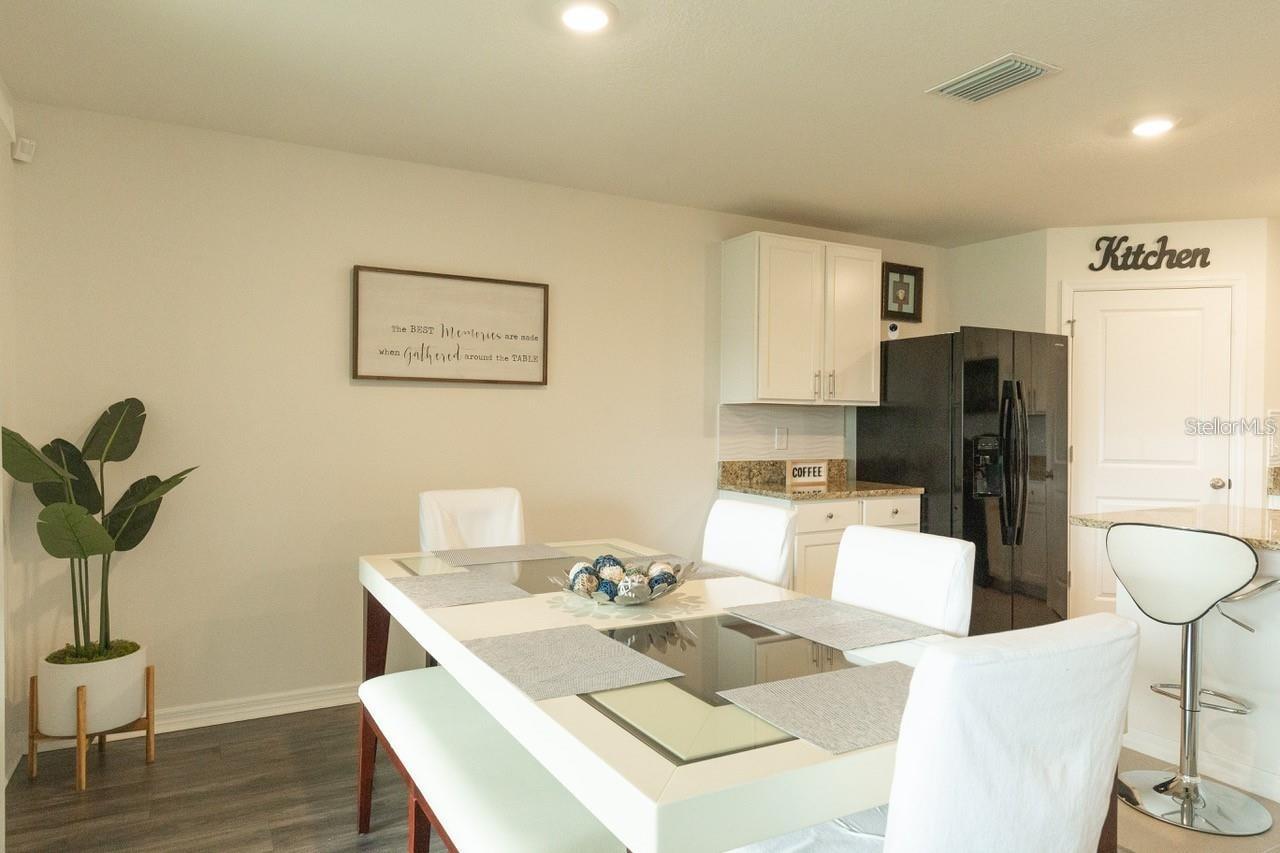 Listing photo id 10 for 8687 49  