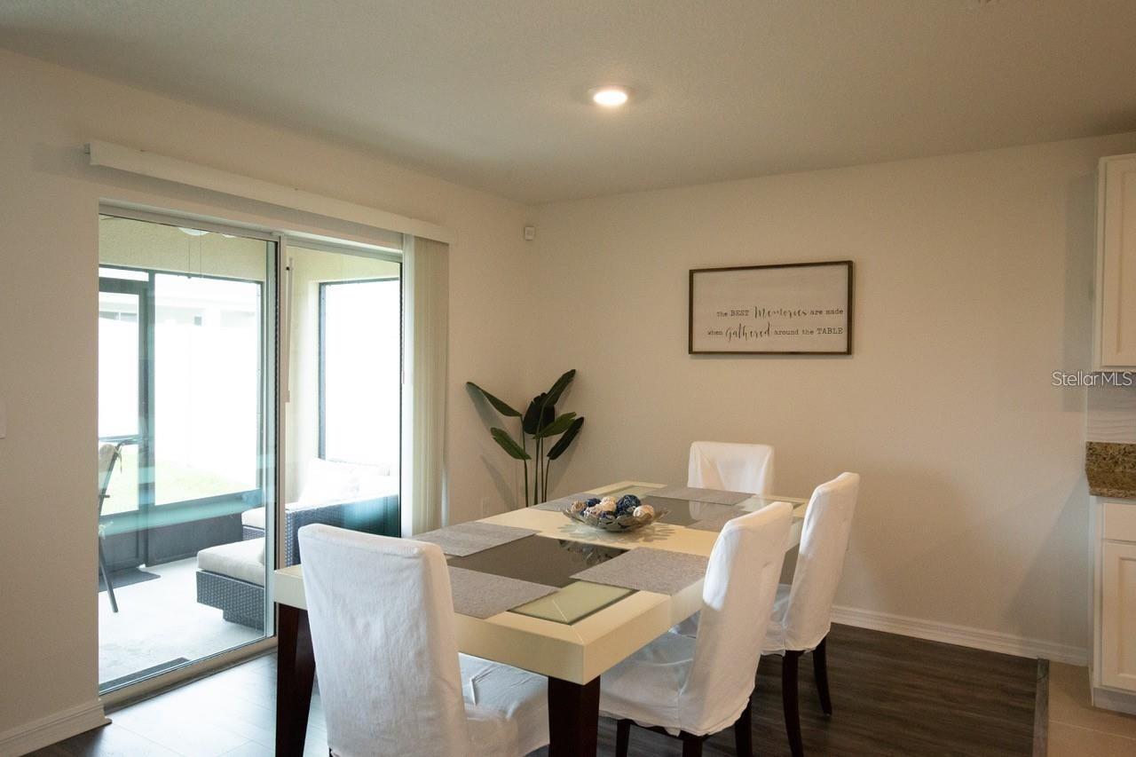 Listing photo id 11 for 8687 49  