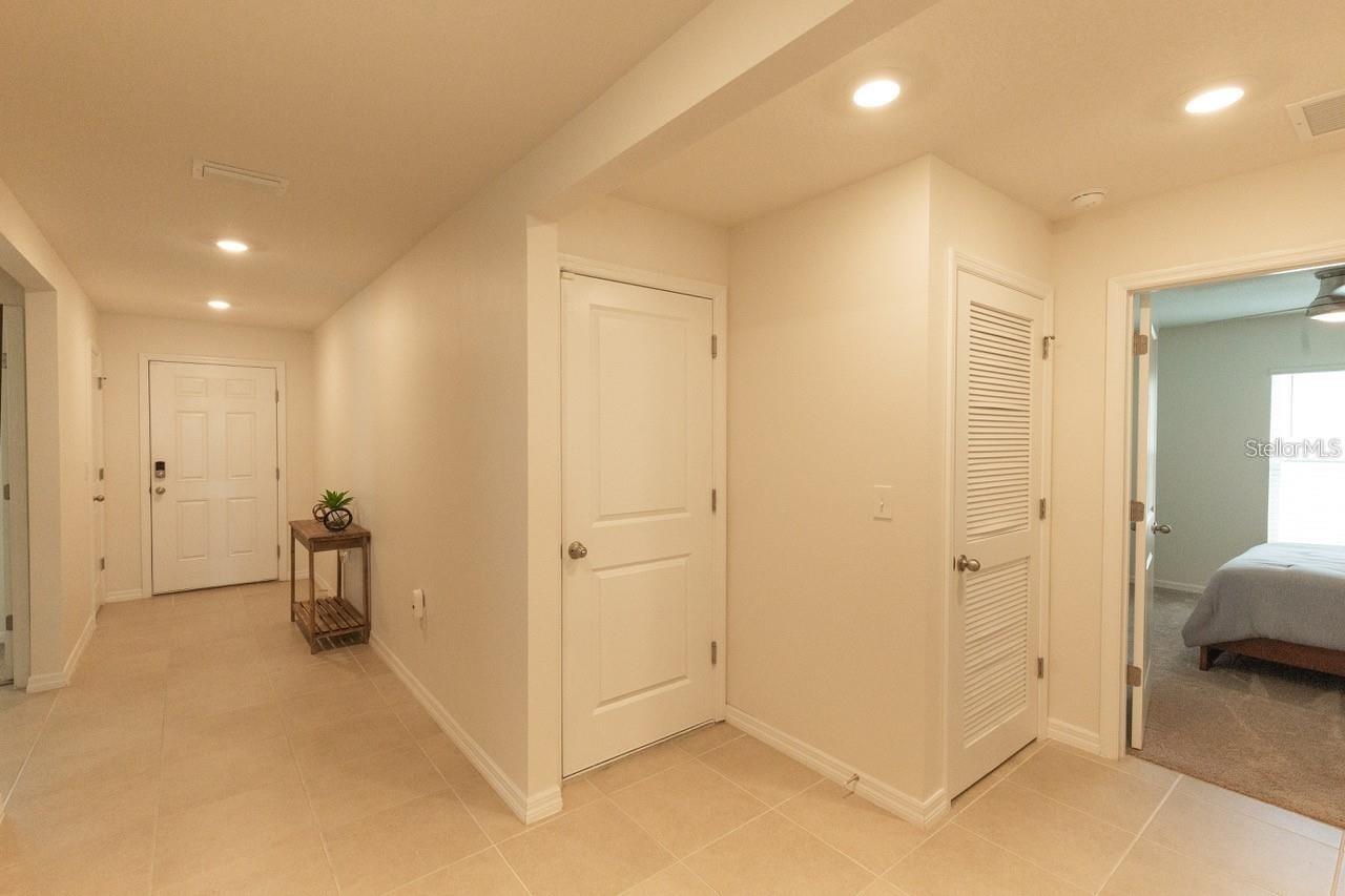 Listing photo id 12 for 8687 49  