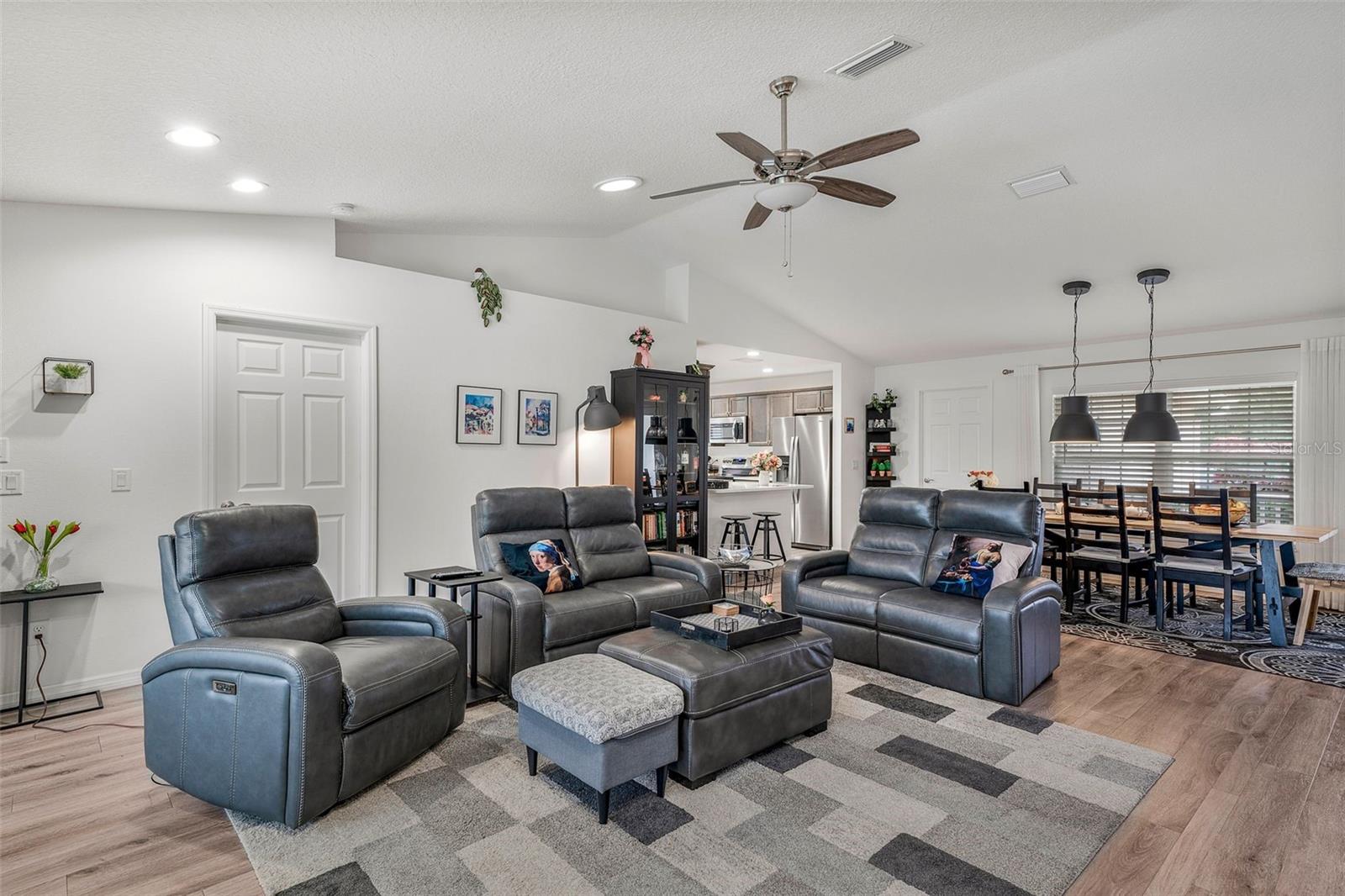 Image 14 of 48 For 276 Cunningham Avenue