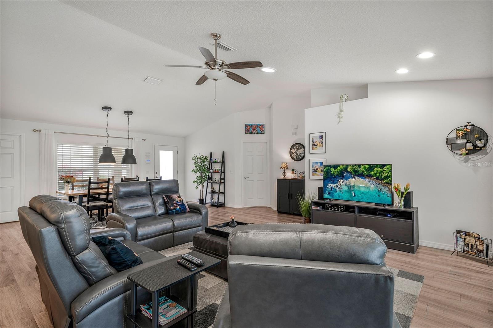 Image 15 of 48 For 276 Cunningham Avenue