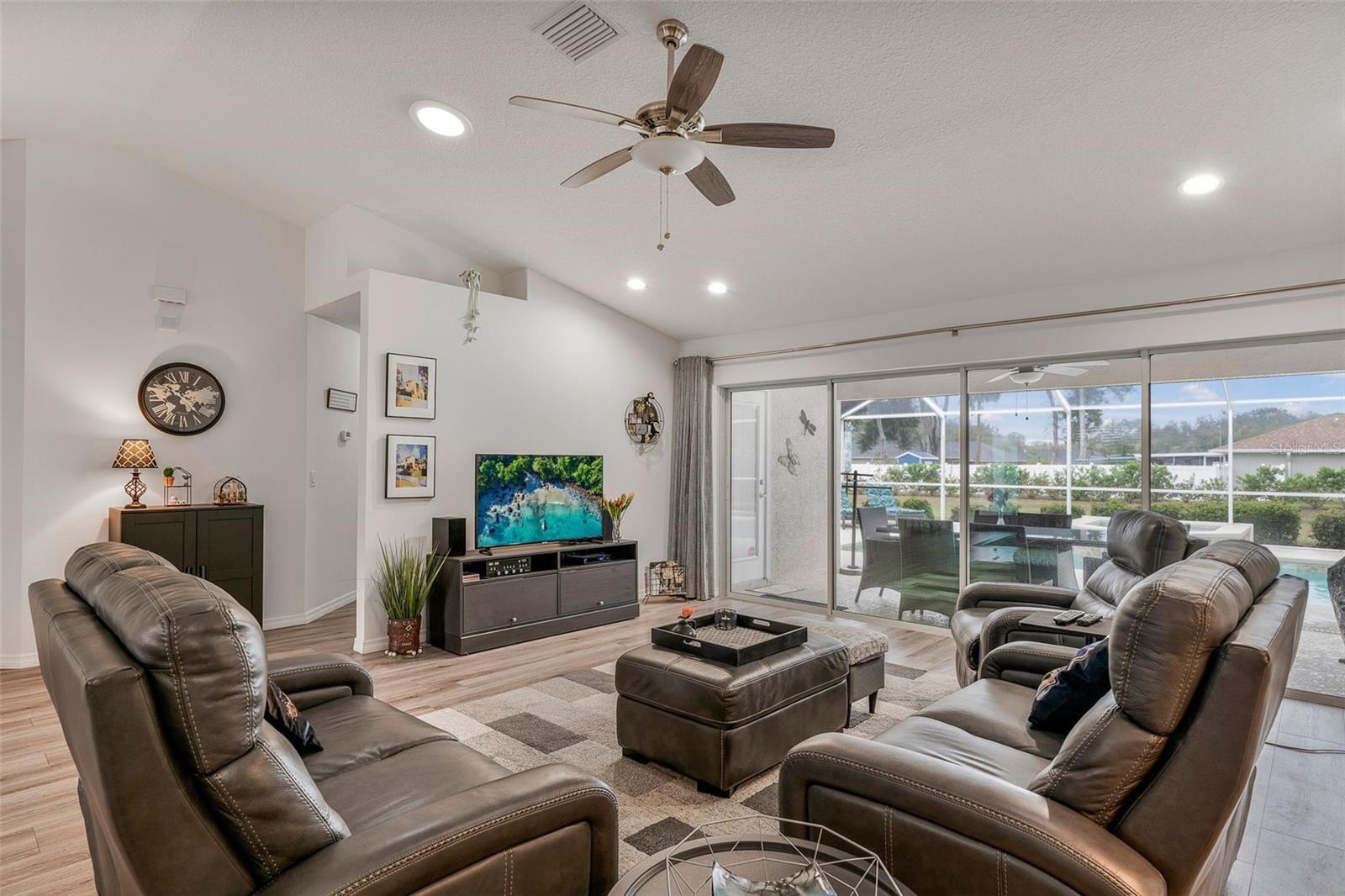 Image 17 of 48 For 276 Cunningham Avenue